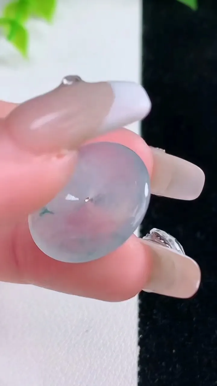 天然A货翡翠冰种飘花平安扣吊坠，尺寸21.8-3.8，重量:4.67g
1月15日