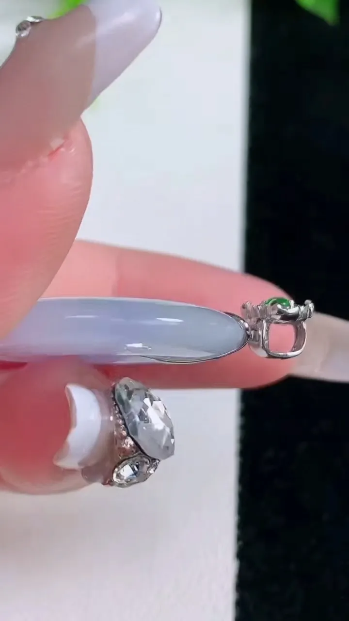 天然A货翡翠18K金紫罗兰平安扣吊坠，尺寸28.4-5，重量:9.92g
1月15日