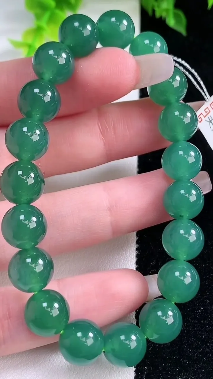 天然A货翡翠圆珠手串，尺寸9.7-19颗，重量:31.28g1月15日
工厂直销收藏佳品,种好水足，色泽均匀，有种有色，上手高大气！