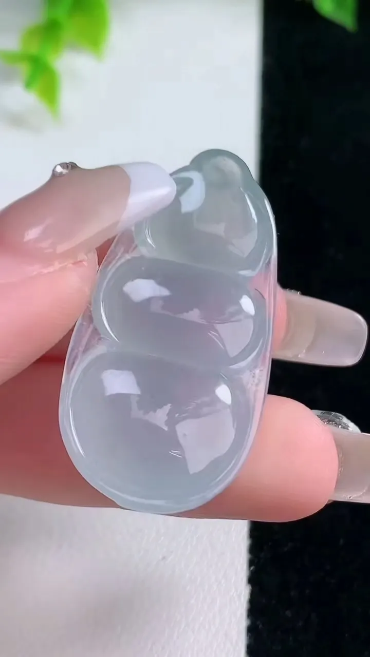 天然A货翡翠种紫罗兰福豆吊坠，尺寸38.7-19.4-9.4，重量:11.19g
1月15日