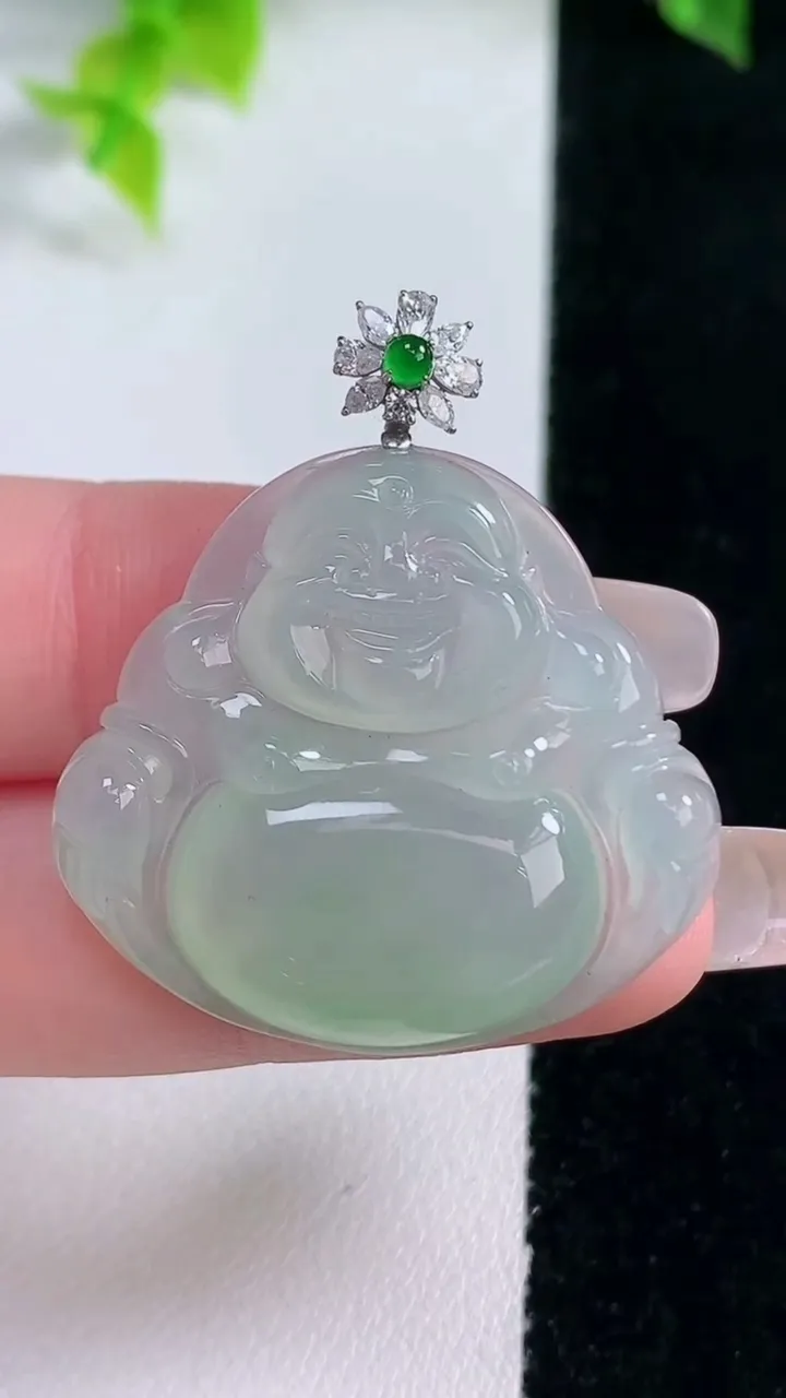 天然A货翡翠佛公吊坠，尺寸59.6-32.4-5.7，重量:9.40g
1月15日