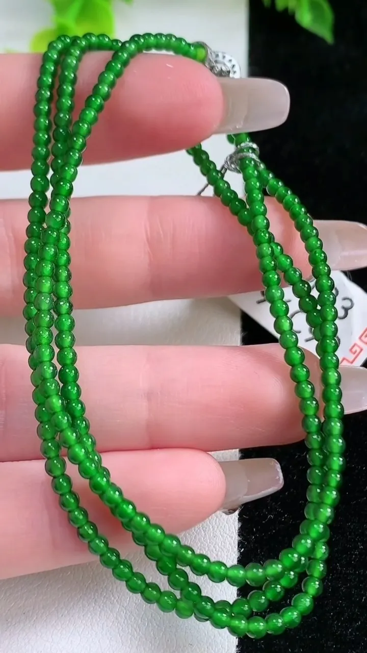 天然A货翡翠小米珠项链，尺寸2.4-256颗，重量:6.78g1月15日
工厂直销收藏佳品,种好水足