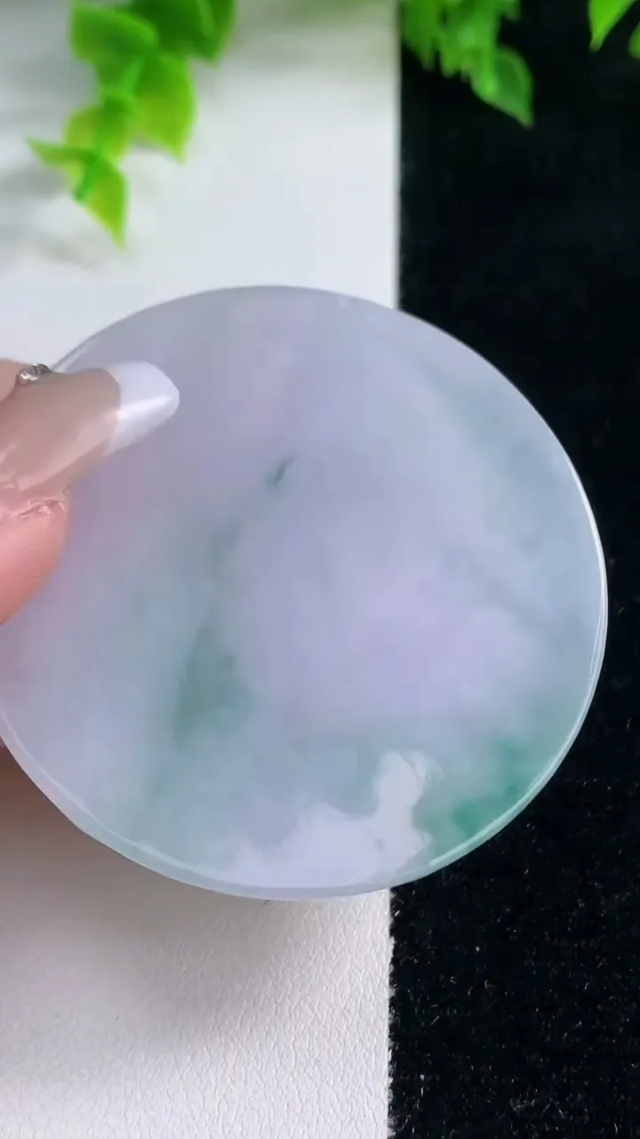 天然A货翡翠冰种飘花文殊菩萨吊坠，尺寸52.6-4，重量:31.68g
1月15日