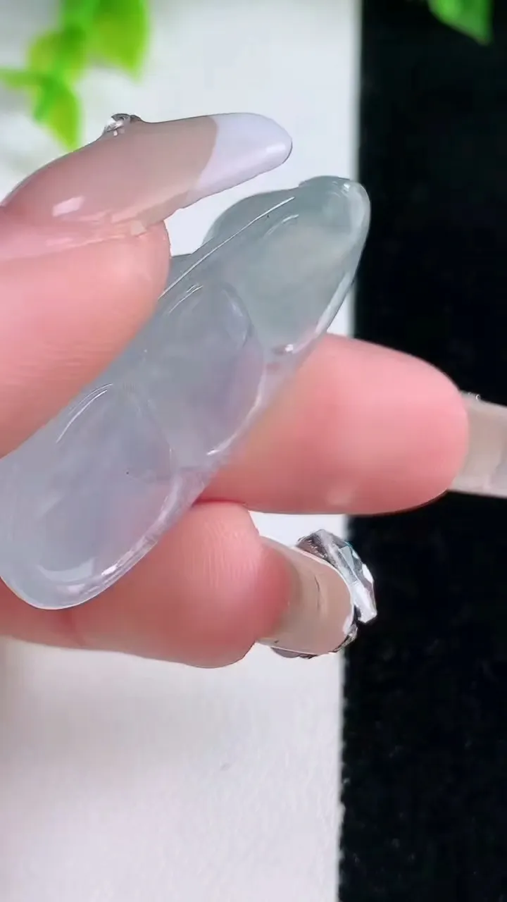 天然A货翡翠种紫罗兰福豆吊坠，尺寸38.7-19.4-9.4，重量:11.19g
1月15日