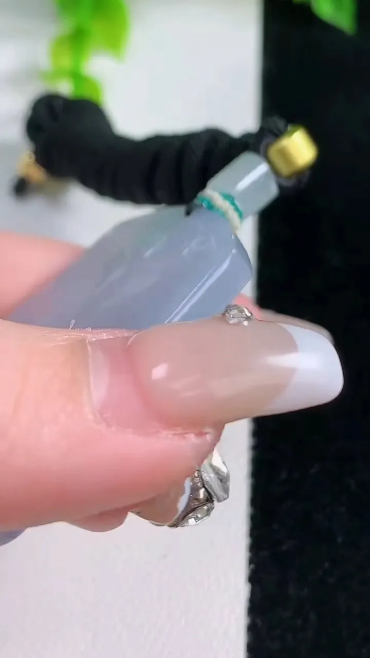 天然A货翡翠种紫罗兰仿古无事牌吊坠，尺寸47.7-33-4.5，重量:23.54g
1月15日