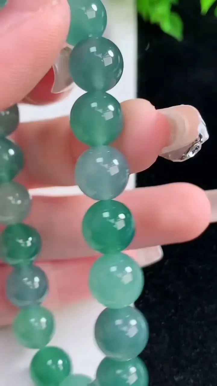 天然A货翡翠圆珠手串，尺寸9.8-20颗，重量:32.89g1月15日
工厂直销收藏佳品,种好水足，色泽均匀，有种有色，上手高大气！