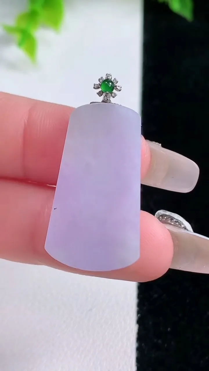 天然A货翡翠18K金紫罗兰无事牌吊坠，尺寸29-16-2.4，重量:3.97g
1月15日