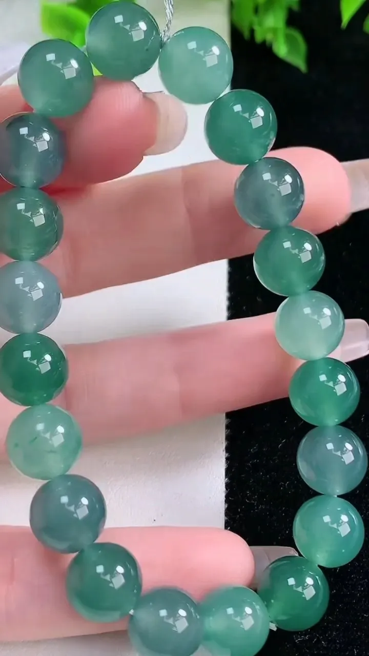 天然A货翡翠圆珠手串，尺寸9.8-20颗，重量:32.89g1月15日
工厂直销收藏佳品,种好水足，
