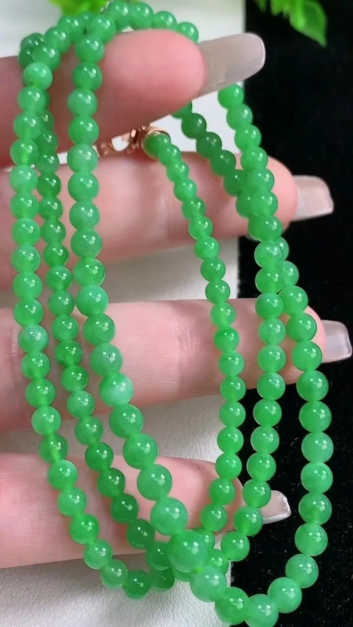 天然A货翡翠小米珠项链，尺寸4-146颗，重量:16.00g1月15日
工厂直销收藏佳品,种好水足，色泽均匀，有种有色，上手高大气！