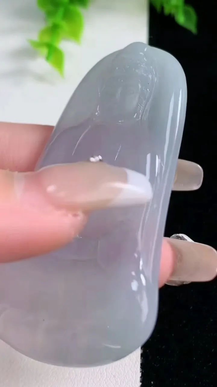 天然A货翡翠冰种紫罗兰观音菩萨吊坠，尺寸66.7-41.3-5.3，重量:30.37g
1月15日