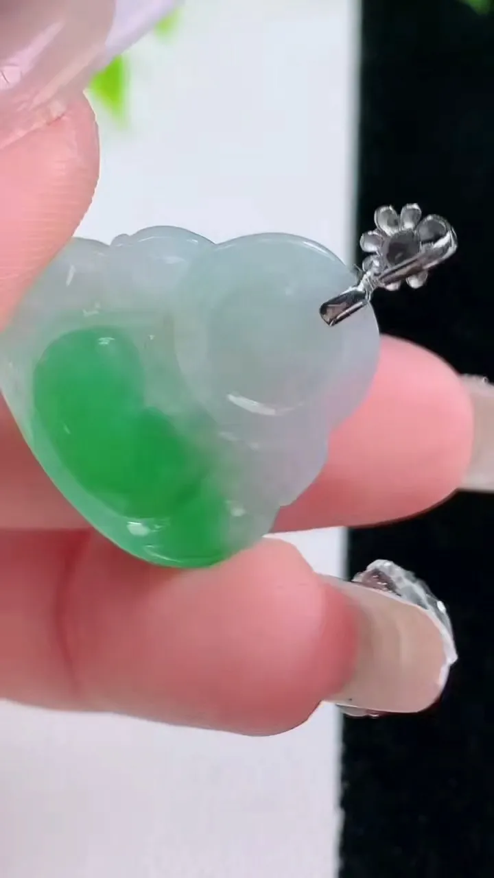 天然A货翡翠佛公吊坠，尺寸22.5-24.8-5.3，重量:4.95g
1月15日