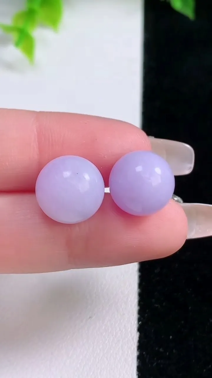 天然A货翡翠紫罗兰圆珠镶嵌件一对，尺寸12，重量:6.92g1月15日
工厂直销收藏佳品,种好水足，