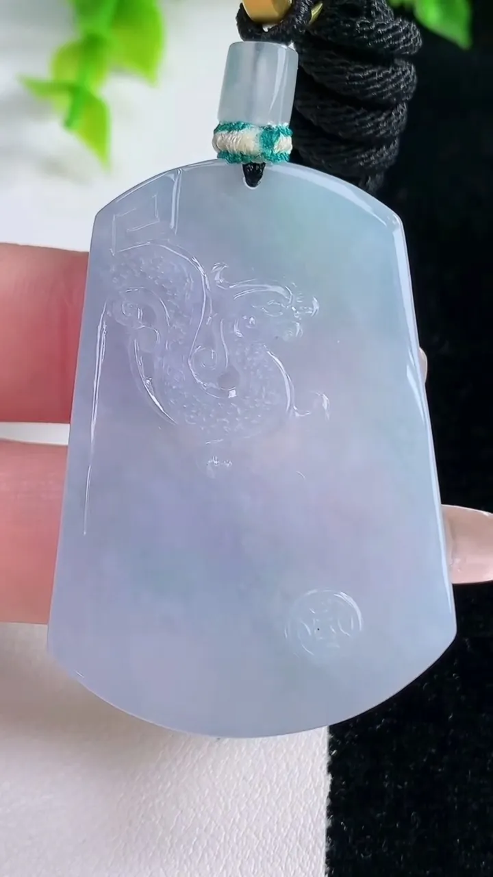 天然A货翡翠种紫罗兰仿古无事牌吊坠，尺寸47.7-33-4.5，重量:23.54g
1月15日