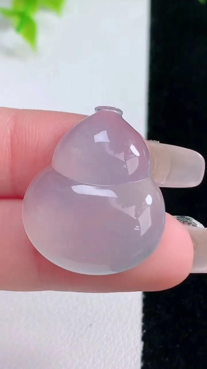 天然A货翡翠葫芦镶嵌件，尺寸26.8-22.7-5，重量:5.83g
1月15日