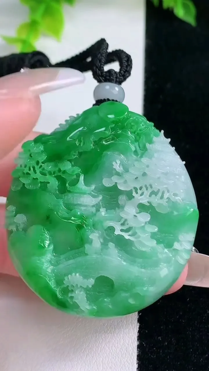 天然A货翡翠山水牌吊坠，尺寸46.6-41.8-11，重量:46.24g
1月15日