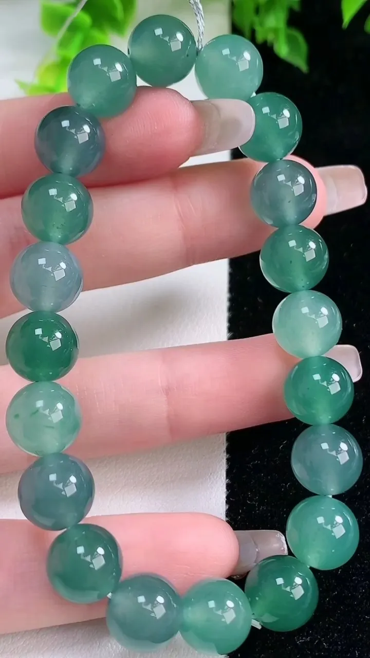 天然A货翡翠圆珠手串，尺寸9.8-20颗，重量:32.89g1月15日
工厂直销收藏佳品,种好水足，