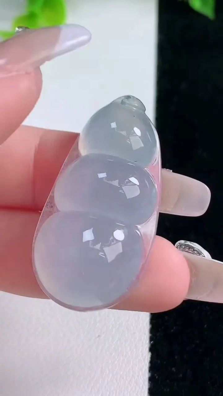 天然A货翡翠种紫罗兰福豆吊坠，尺寸38.7-19.4-9.4，重量:11.19g
1月15日