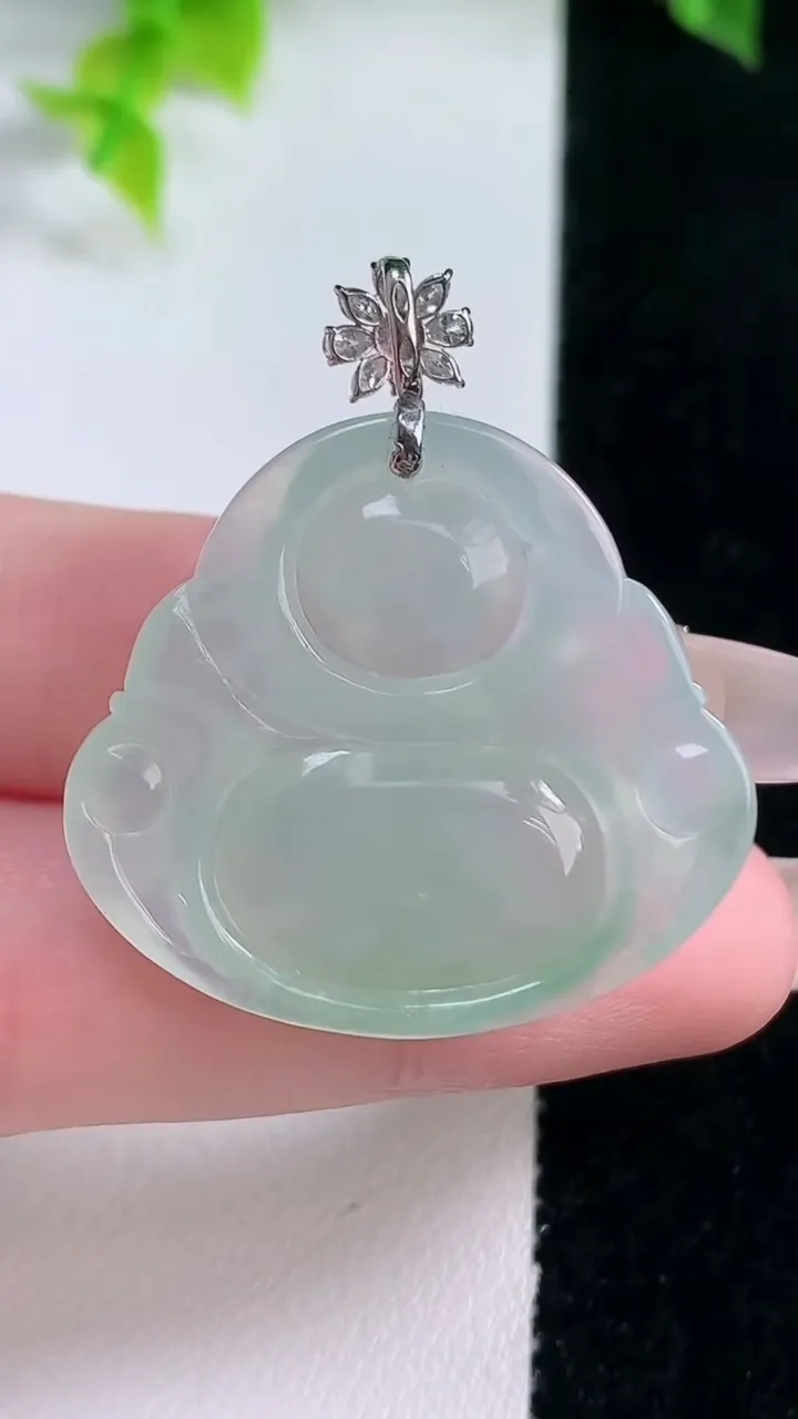 天然A货翡翠佛公吊坠，尺寸59.6-32.4-5.7，重量:9.40g
1月15日