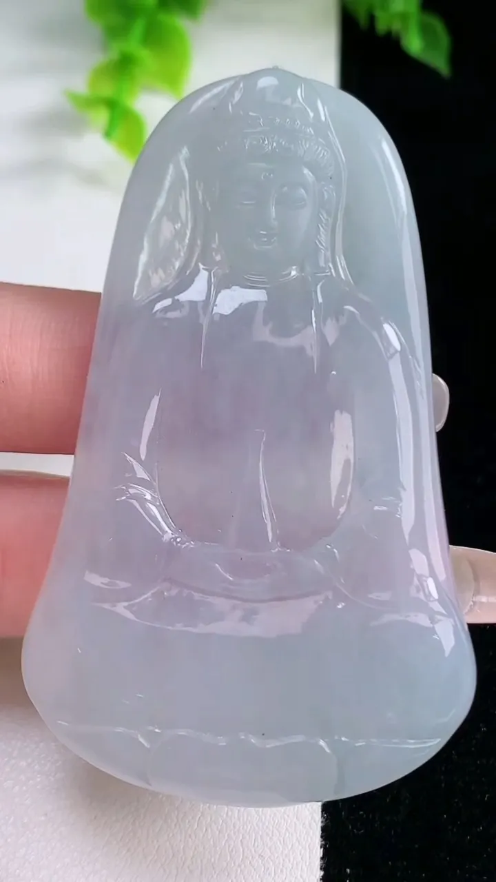 天然A货翡翠冰种紫罗兰观音菩萨吊坠，尺寸66.7-41.3-5.3，重量:30.37g
1月15日