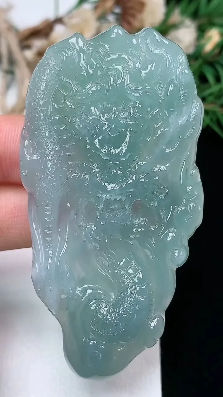 天然A货翡翠蓝水龙牌吊坠，尺寸70.3-35-7.7，重量:30.00g
1月16日