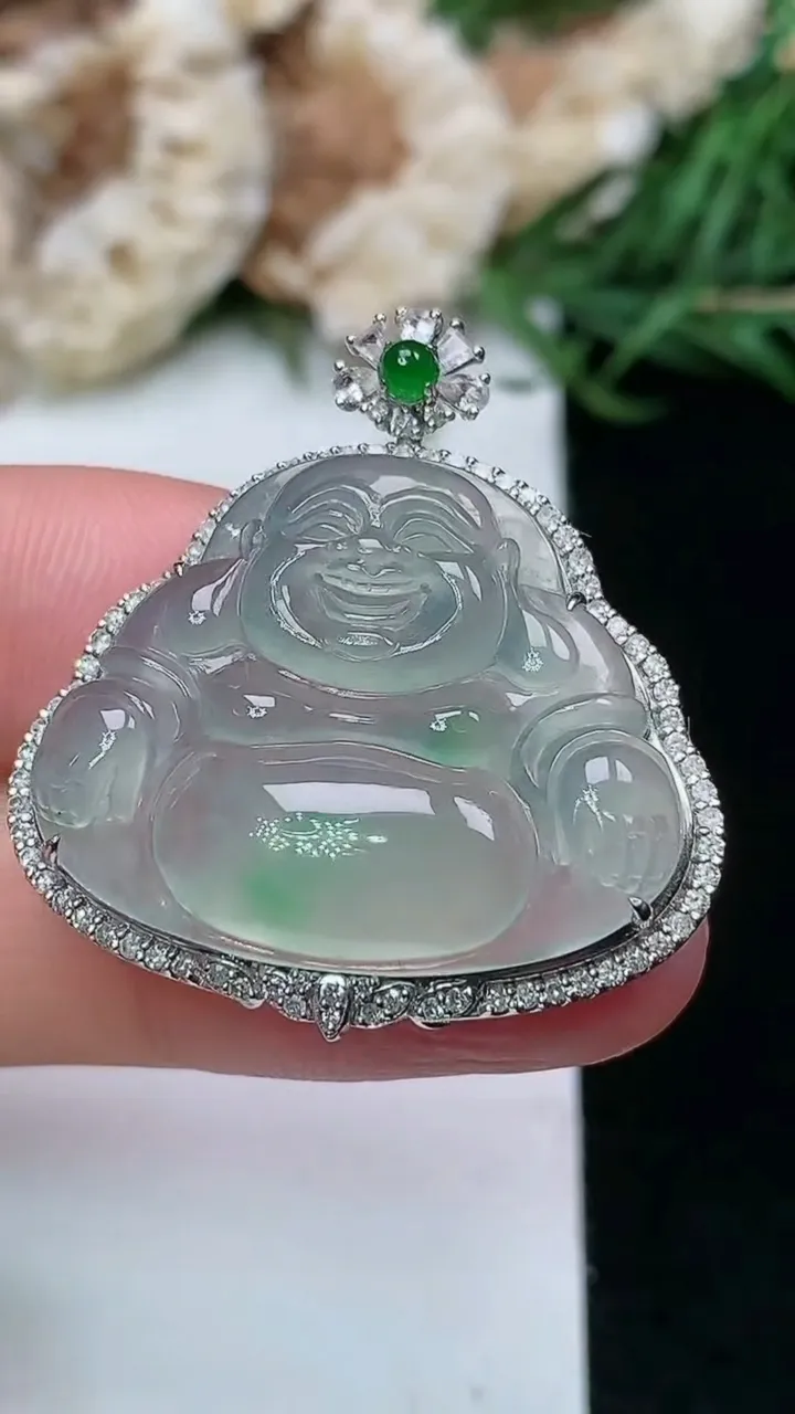 天然A货翡翠佛公吊坠，尺寸32-29.9-9，裸石21.4-26.7，重量:7.13g
1月16日