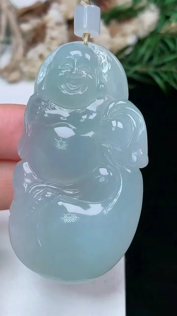 天然A货翡翠白冰布袋佛吊坠，尺寸56.6-30.5-8.6，重量:28.52g
1月16日