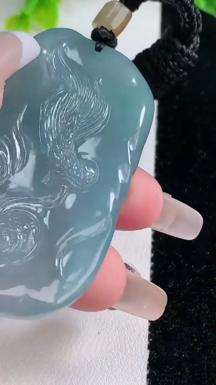 天然A货翡翠紫罗兰龙牌吊坠，尺寸57-35.5-11.5，重量:52.75g
1月16日