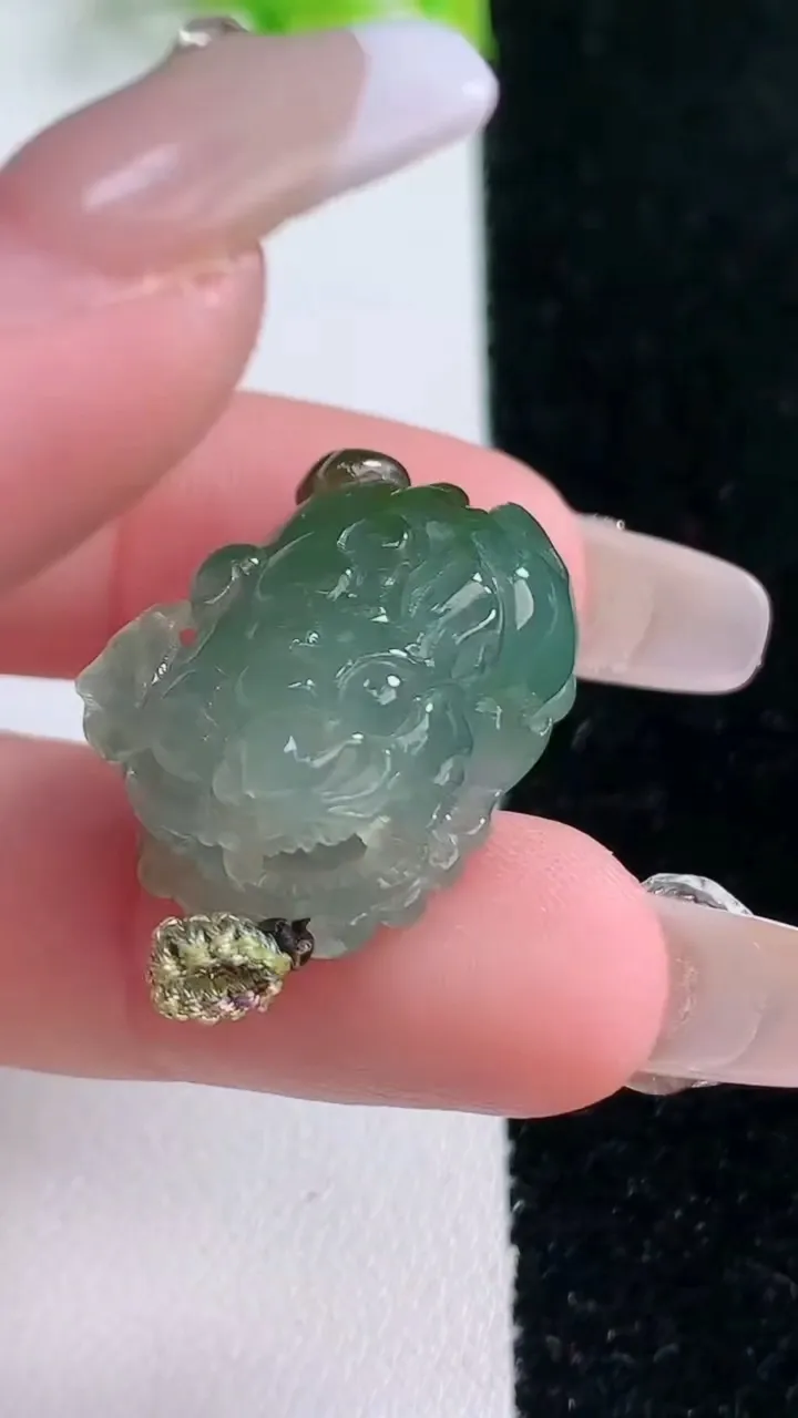 天然A货翡翠飘花貔貅吊坠，尺寸22-16-12.3，重量:9.25g
1月16日