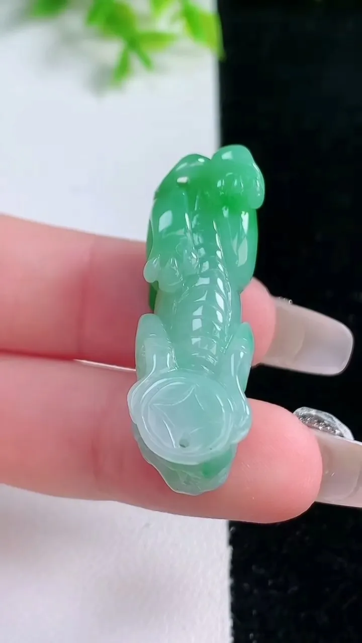 天然A货翡翠貔貅吊坠，尺寸35.4-11.7-13.2，重量:11.47g
1月16日