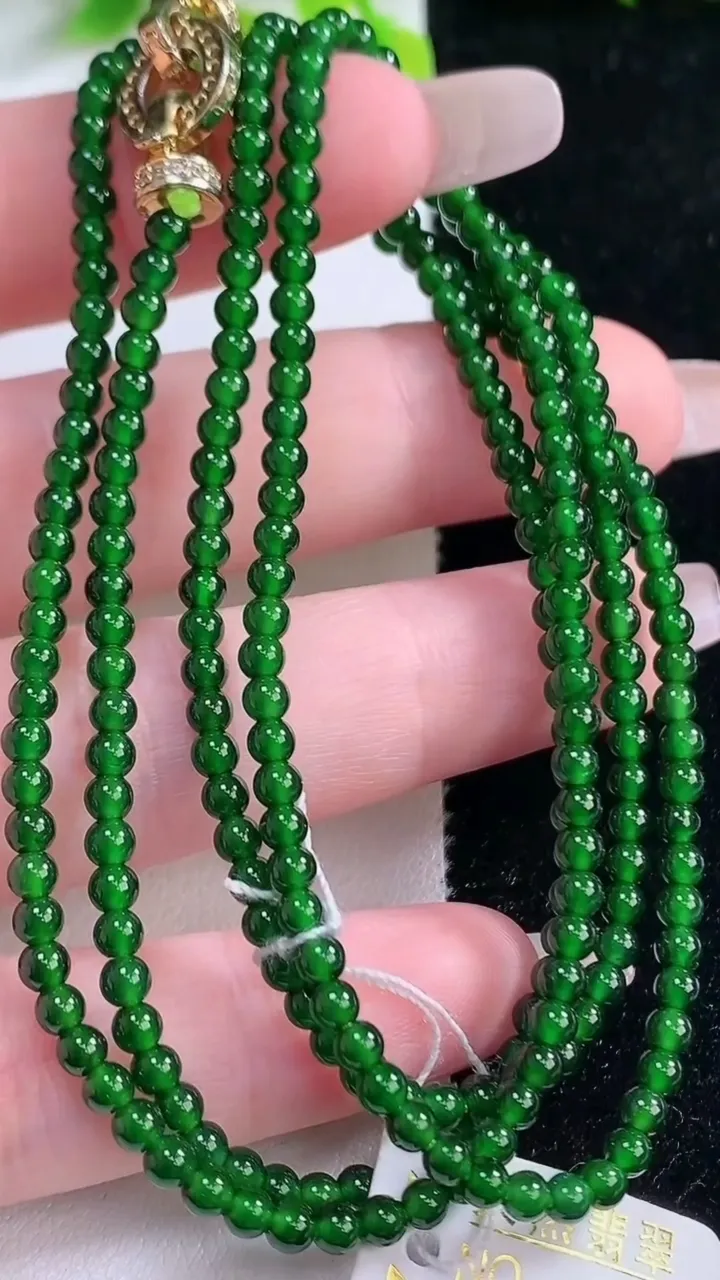 天然A货翡翠小米珠项链，尺寸3-265颗，重量:13.47g1月16日
工厂直销收藏佳品,种好水足，色泽均匀，有种有色，上手高大气！