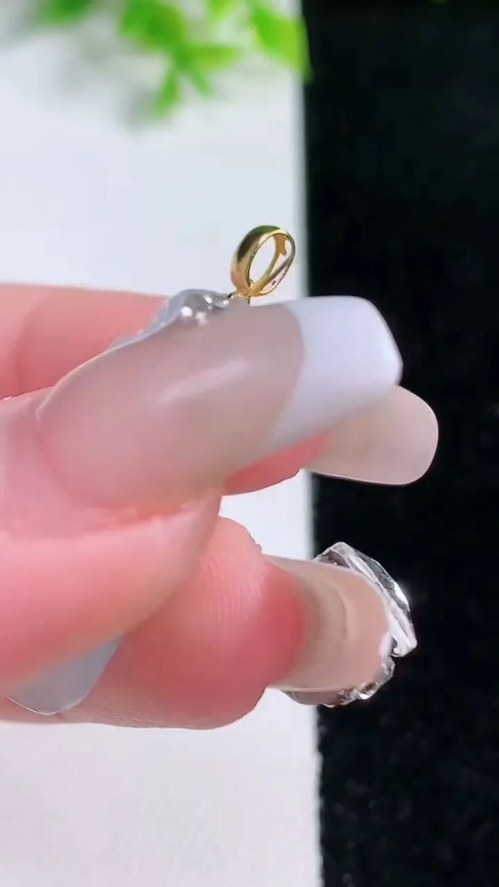 天然A货翡翠种飘花站佛 佛公吊坠，尺寸28.5-17.5-5.6，重量:5.21g
1月16日