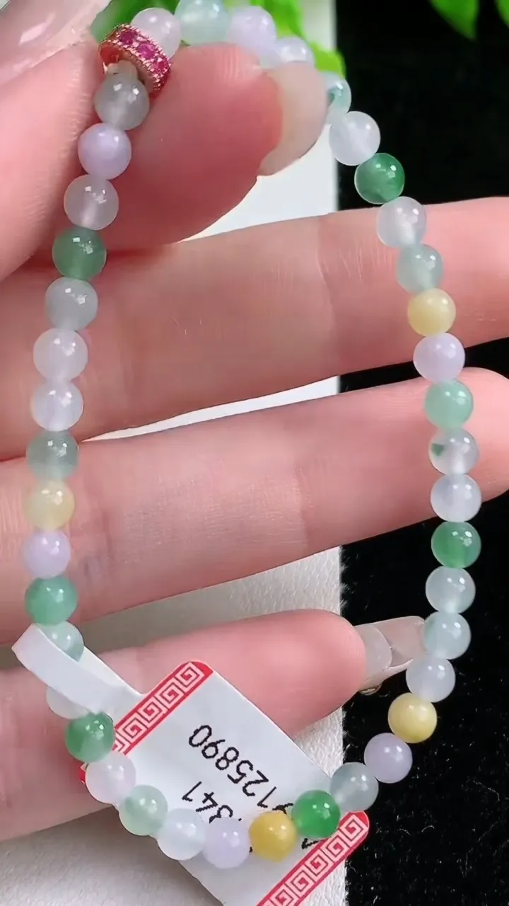 天然A货翡翠三彩圆珠手串，尺寸4.3-41颗，重量:7.80g1月16日
工厂直销收藏佳品,种好水足