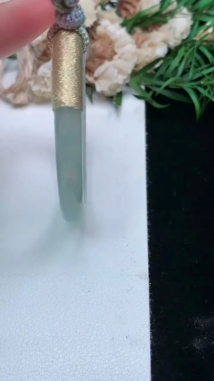 天然A货翡翠平安环吊坠，尺寸54.2-5.7，重量:18.01g
1月16日