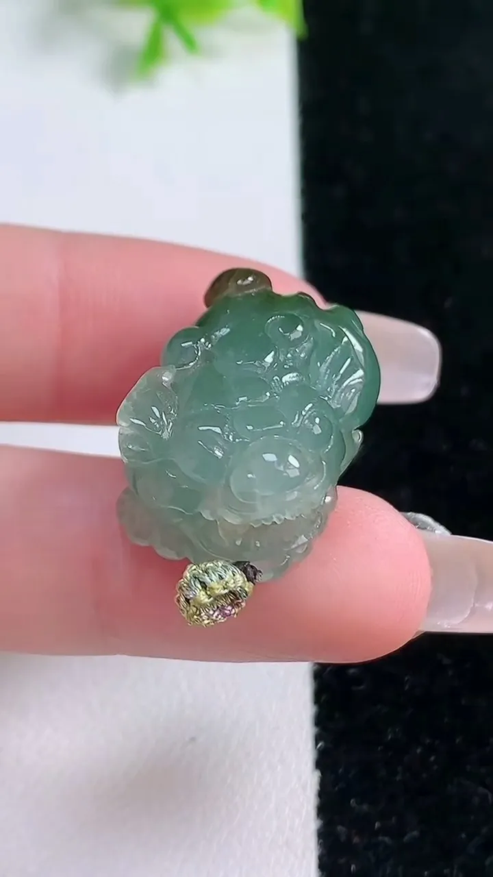 天然A货翡翠飘花貔貅吊坠，尺寸22-16-12.3，重量:9.25g
1月16日