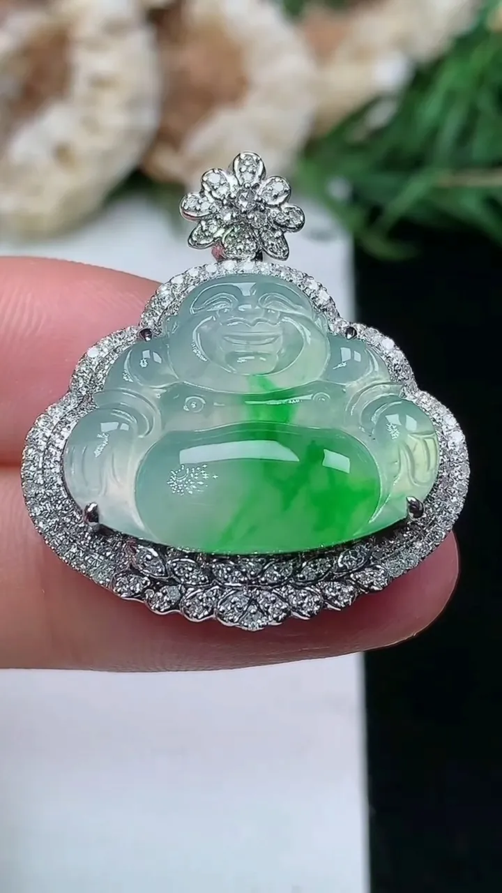 天然A货翡翠佛公吊坠，尺寸29.4-26-9.8，裸石16.2-21，重量:7.97g
1月16日