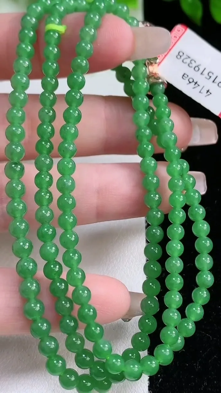 天然A货翡翠小米珠项链，尺寸4-146颗，重量:19.34g1月16日
工厂直销收藏佳品,种好水足，色泽均匀，有种有色，上手高大气！