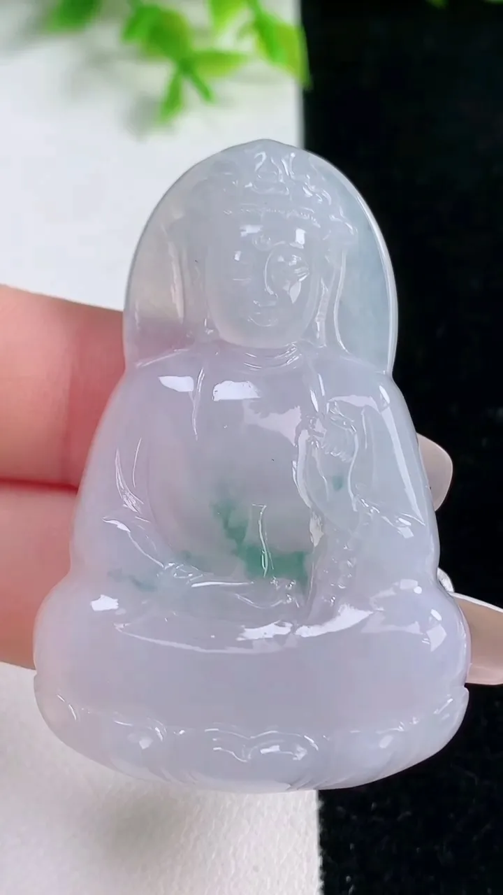 天然A货翡翠冰种飘花观音菩萨吊坠，尺寸50.8-33.4-5.5，重量:17.22g
1月16日