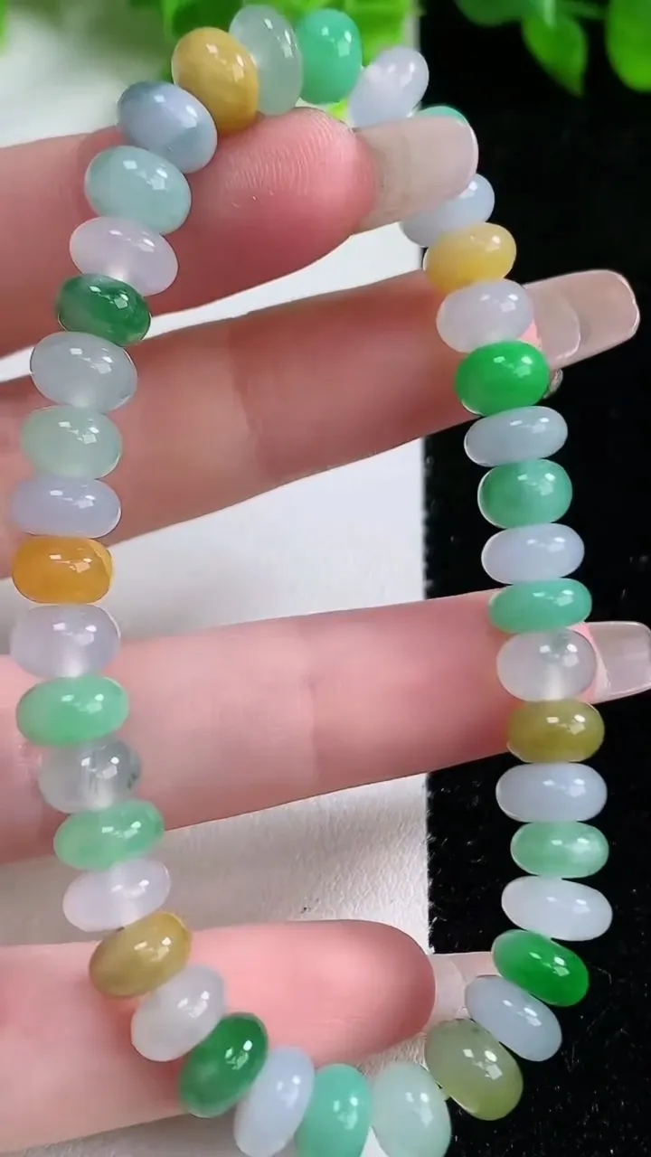 天然A货翡翠三彩算盘珠手串，尺寸7.8-3.8-40颗，重量:20.83g1月16日
工厂直销收藏佳品,种好水足，色泽均匀，有种有色，上手高大气！