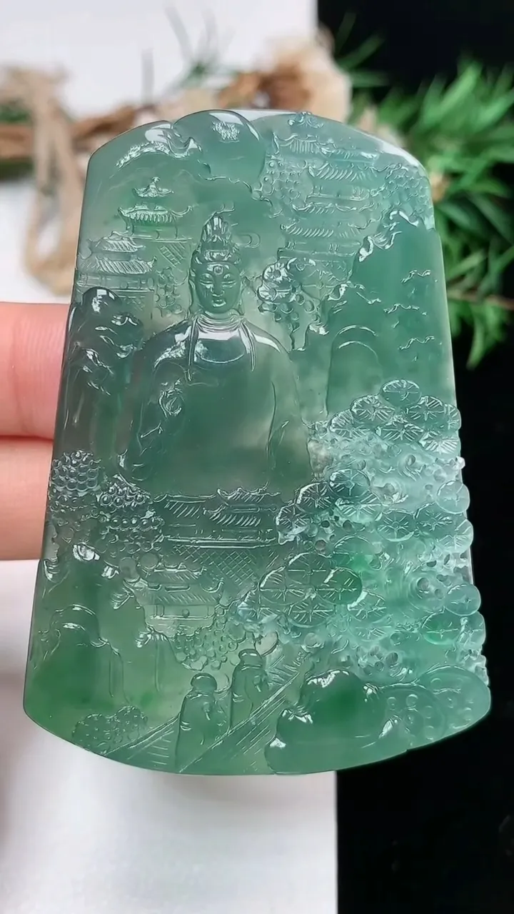 天然A货翡翠蓝水山水素衣观音吊坠，尺寸63.9-4.8-6，重量:33.66g
1月16日