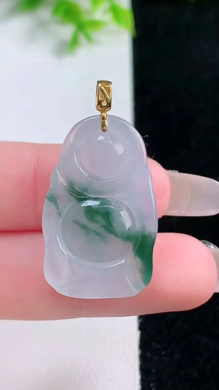 天然A货翡翠种飘花站佛 佛公吊坠，尺寸28.5-17.5-5.6，重量:5.21g
1月16日