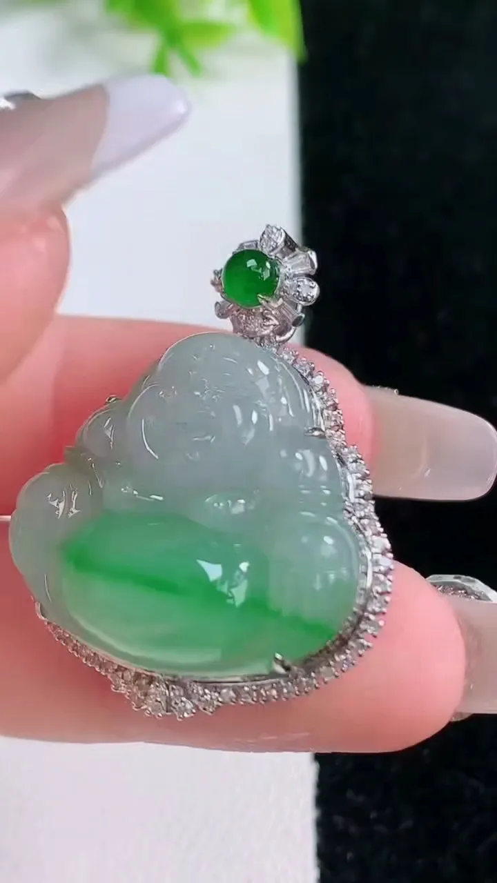 天然A货翡翠佛公吊坠，尺寸33.8-26.6-10.7，裸石22-24.3重量:8.90g
1月16