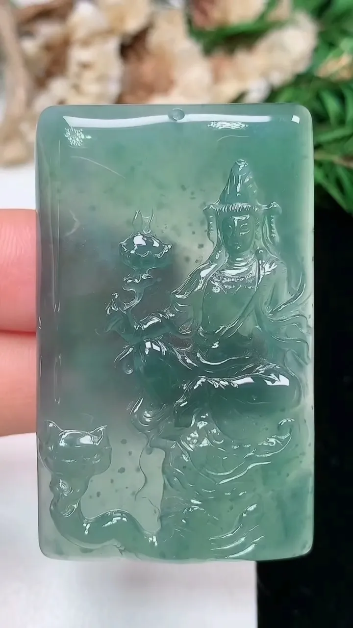 天然A货翡翠蓝水普贤菩萨吊坠，尺寸50.5-31-5.6，重量:22.16g
1月16日