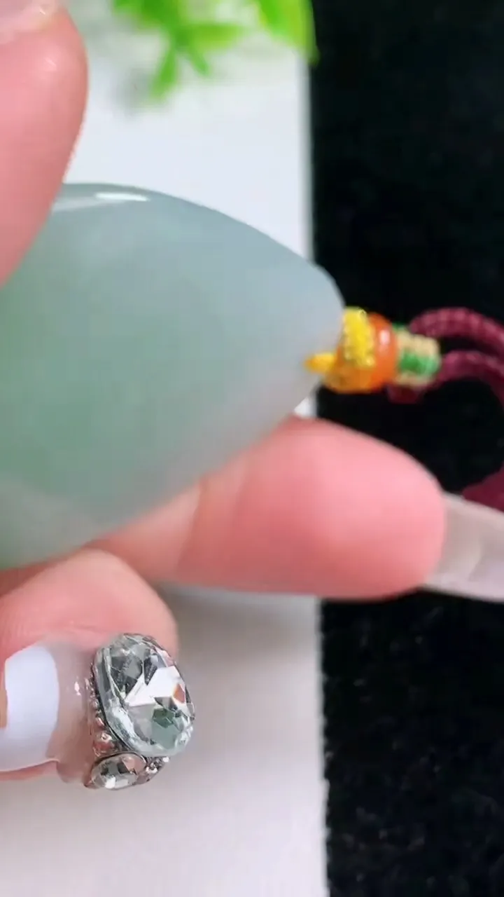 天然A货翡翠一鸣惊人吊坠，尺寸42.3-32-11.4，重量:23.48g
1月16日