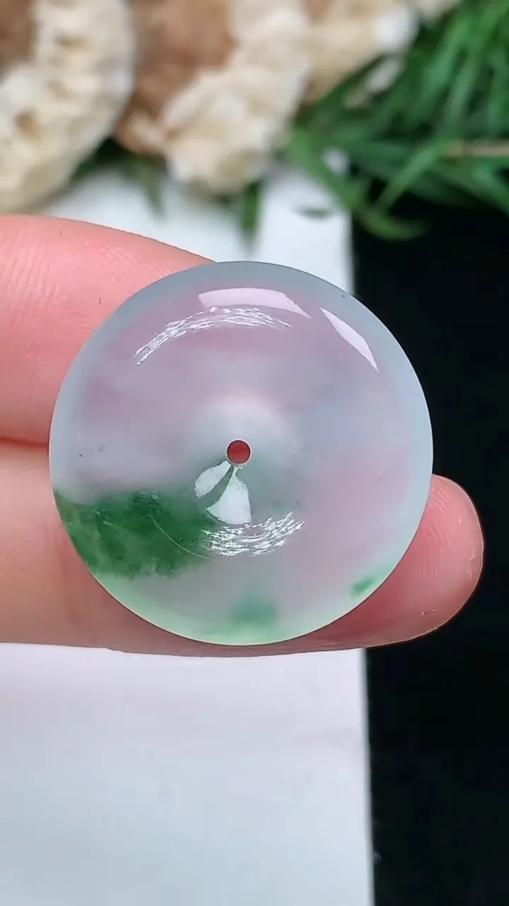 天然A货翡翠平安扣吊坠，尺寸21.8-5.4，重量:5.00g
1月16日