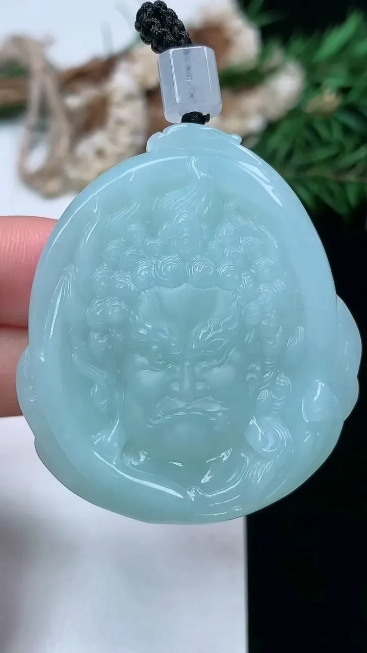 天然A货翡翠佛头吊坠，尺寸46.9-10.8-8.2，重量:33.02g
1月16日