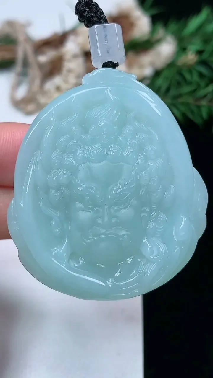 天然A货翡翠佛头吊坠，尺寸46.9-10.8-8.2，重量:33.02g
1月16日