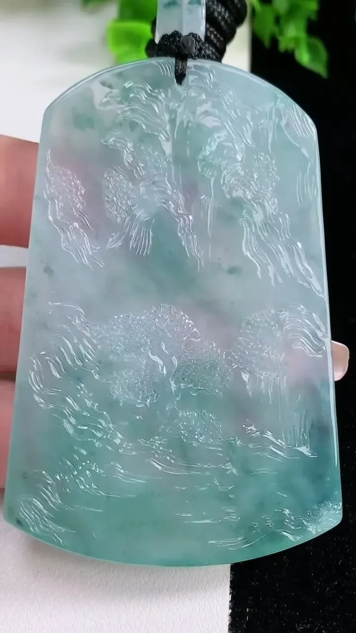 天然A货翡翠种飘花山水牌吊坠，尺寸74.2-48-5.7，重量:59.86g
1月16日