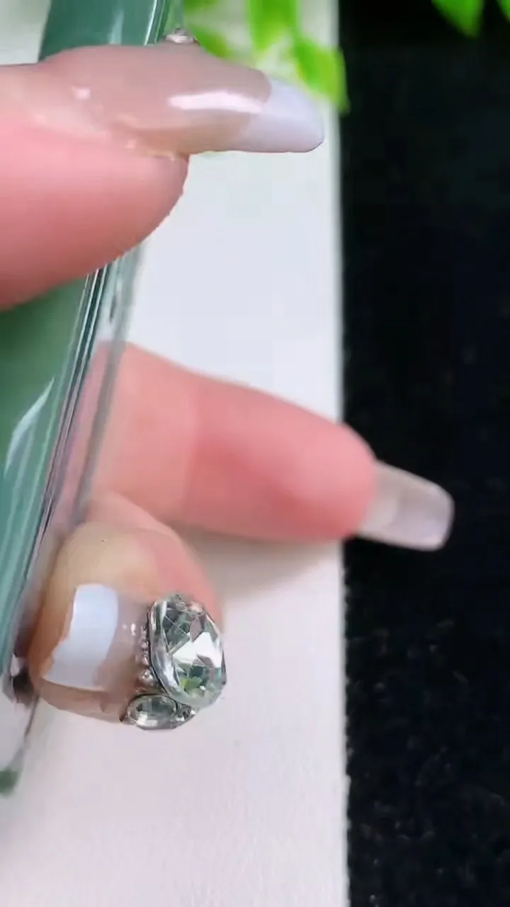 天然A货翡翠山水阿弥陀佛吊坠，尺寸69.7-43.5-6.8，重量:64.37g
1月16日