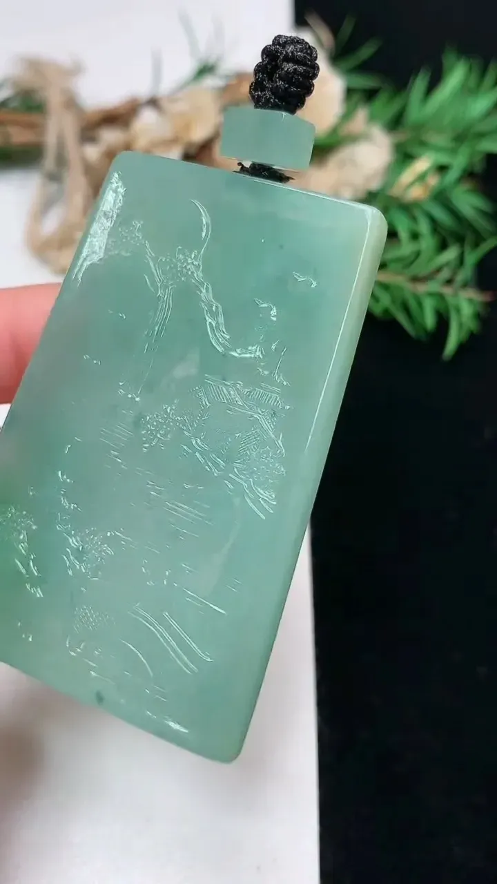 天然A货翡翠山水牌吊坠，尺寸58.6-39.8-5.9，重量:38.50g
1月16日