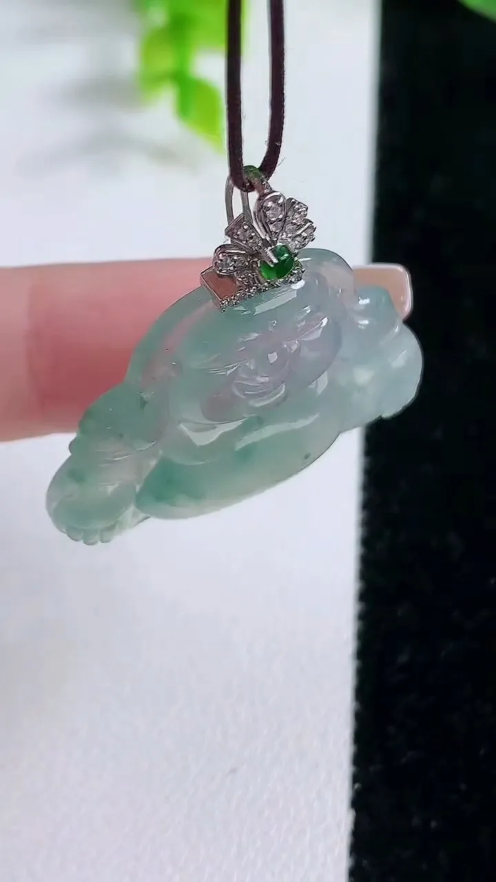 天然A货翡翠种飘花佛公吊坠，尺寸26-32.8-5，重量:7.30g
1月16日